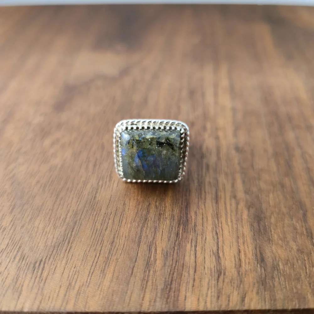 Labradorite Rectangular Sterling Silver Handmade Ring - Picture 2 of 12